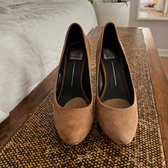 Dolce Vida Pumps - Picture 1 of 4